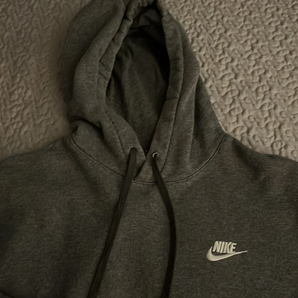 Nike Men's Charcoal Fleece Hoodie - Picture 2 of 8